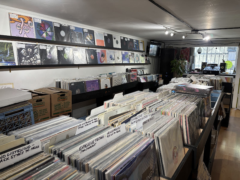 Amoeba Music gallery photo 4