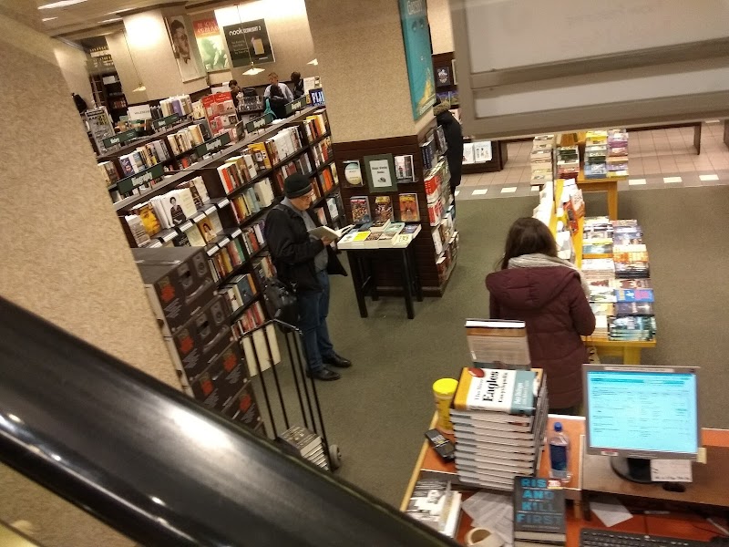 Barnes & Noble Booksellers gallery photo 1