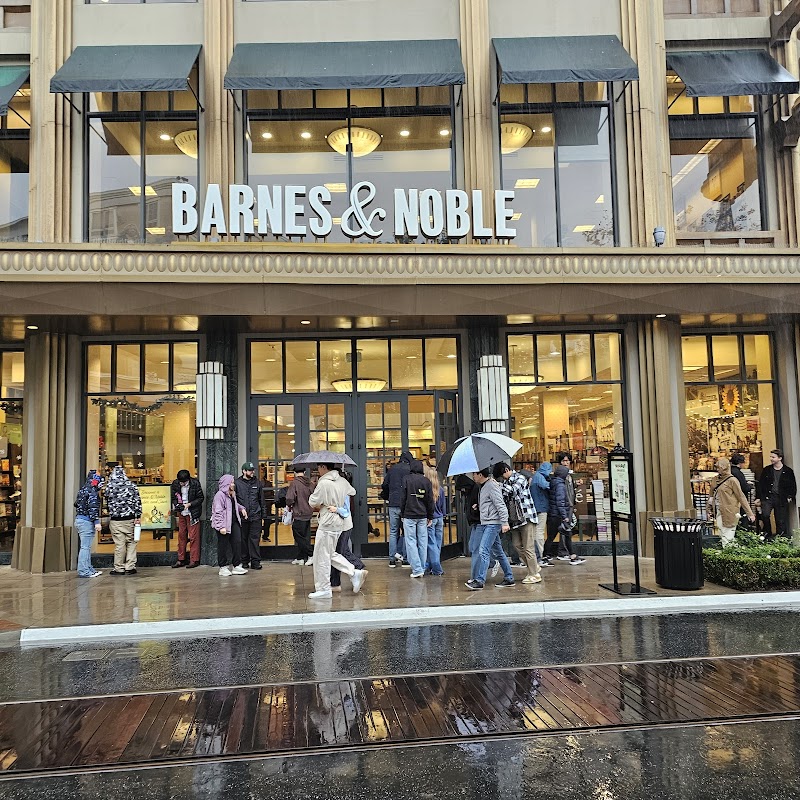Barnes & Noble gallery photo 1
