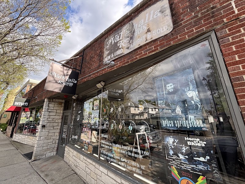 Val's Halla Records gallery photo 1